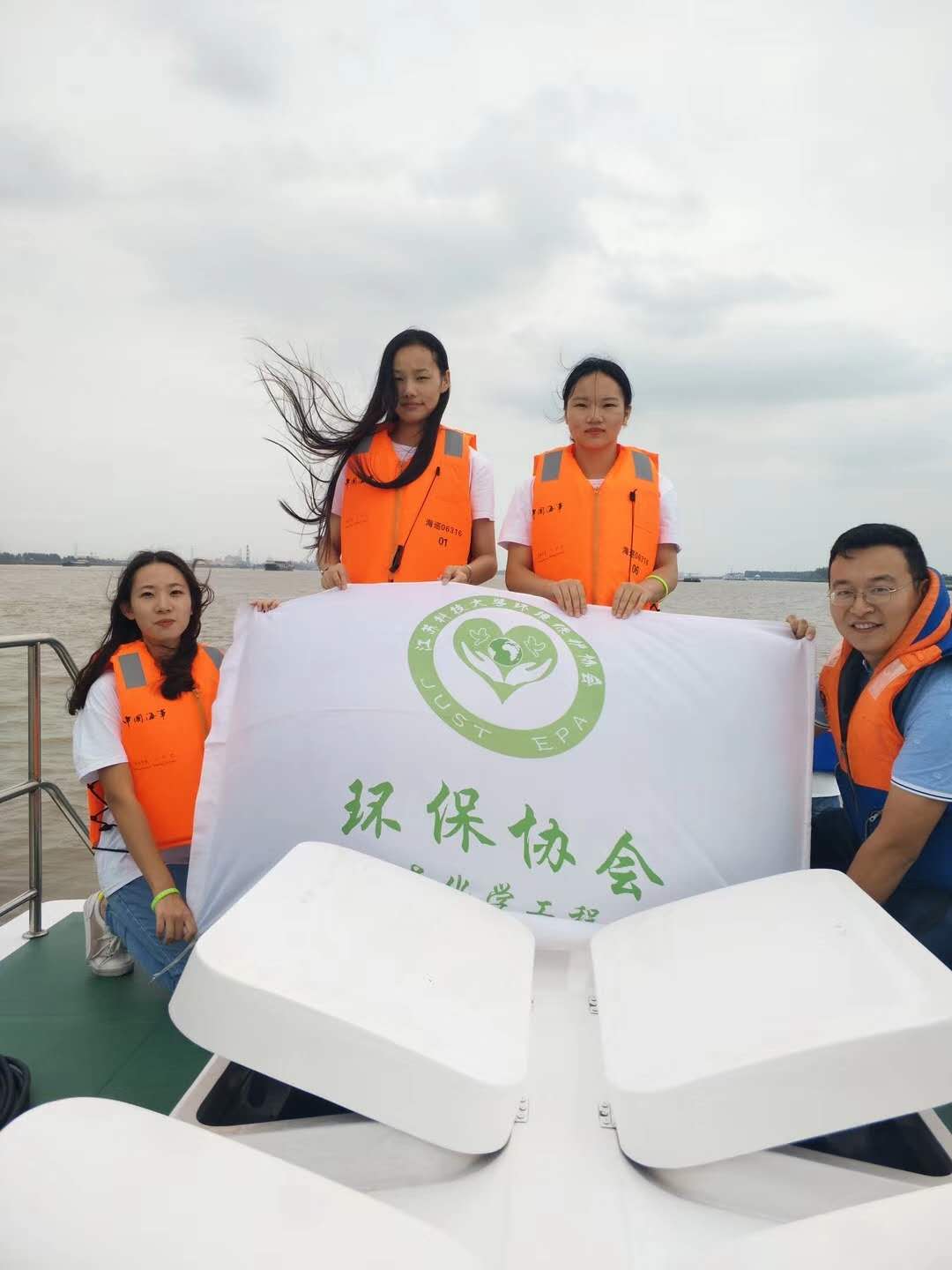 聯(lián)合鎮(zhèn)江市自來水廠開展水源地調研.jpg