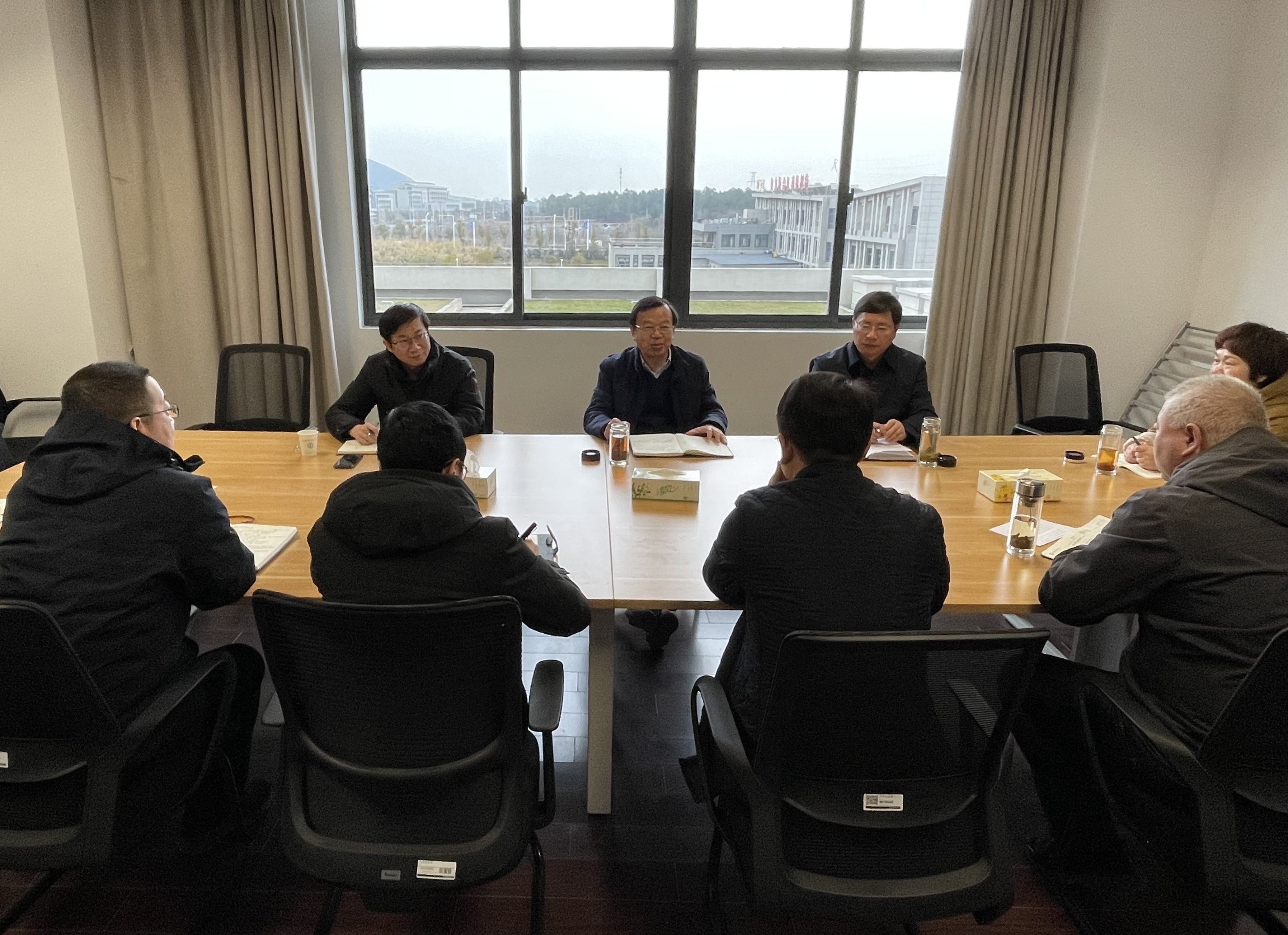 1677076436635565.jpg 周校長調研國資處工作3.jpg